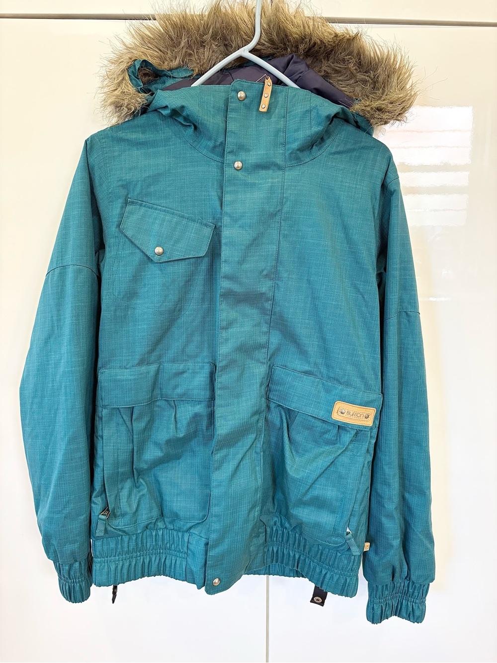 Burton Dryride Snowboarding jacket. 10+ condition! Removable liner, pockets!!!